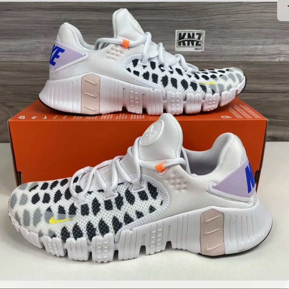 Size 8 ISO Nike free metcon or Nike superrep
